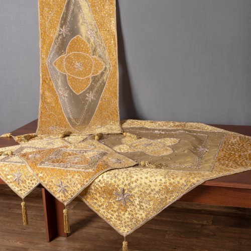 Set of 4 pieces (90cm x 90cm, 42cm x 105cm, 2x38cm x 38cm) Urania Gold