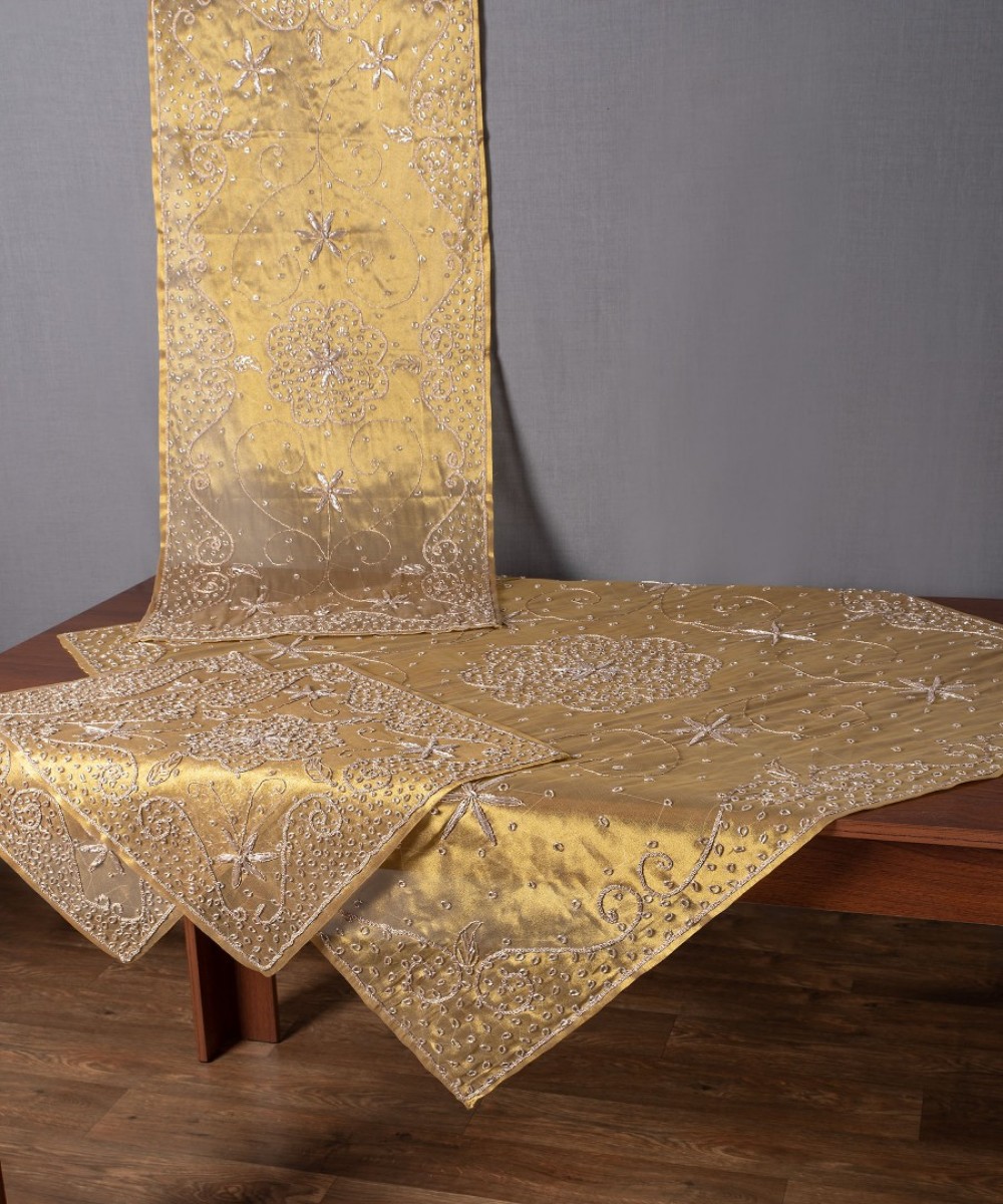 Set of 4 pieces (100cm x 100cm, 45cm x 105cm, 2x42cm x 42cm) Erato Gold