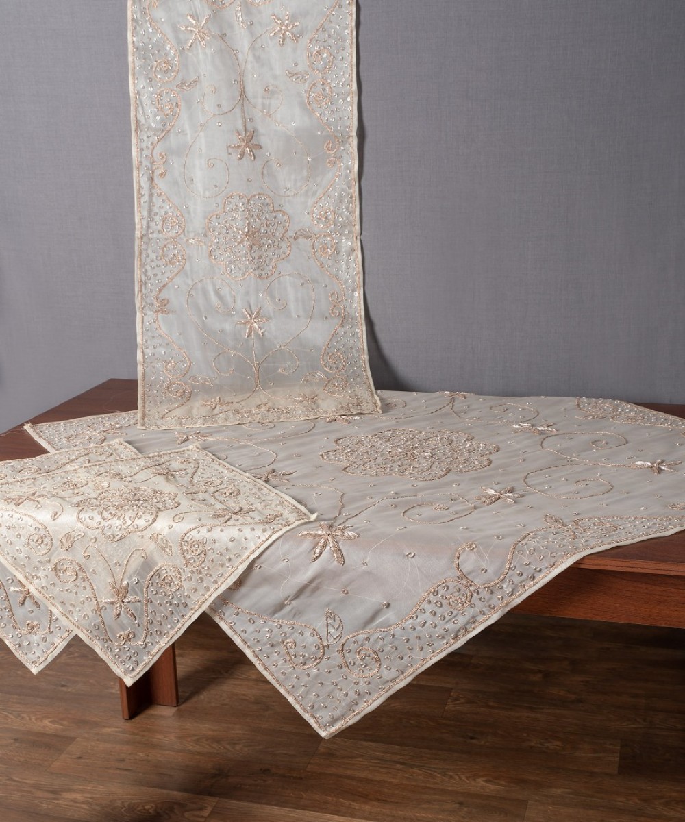 Set of 4 pieces (100cm x 100cm, 45cm x 105cm, 2x42cm x 42cm) Erato Ivory