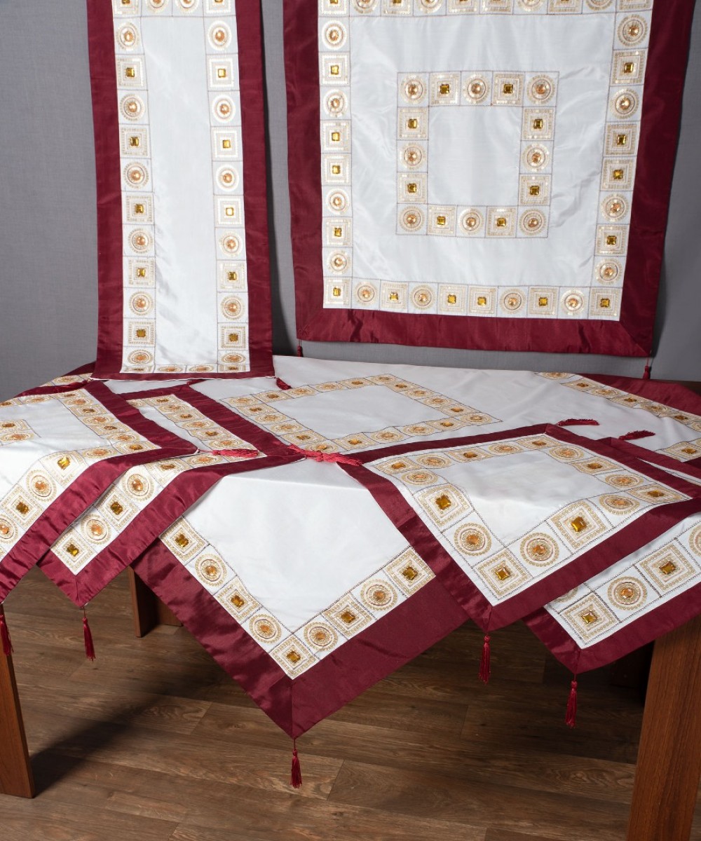 Set of 7 pieces (85cm x 85cm, 40cm x 110cm, 130cm x 130cm, 2x45cm x 45cm, 2x55cm x 55cm) 612 XN-03 White