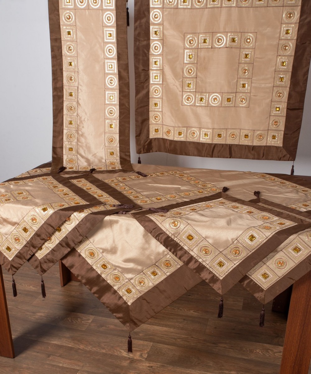 Set of 7 pieces (85cm x 85cm, 40cm x 110cm, 130cm x 130cm, 2x45cm x 45cm, 2x55cm x 55cm) 612 XN-03 Beige