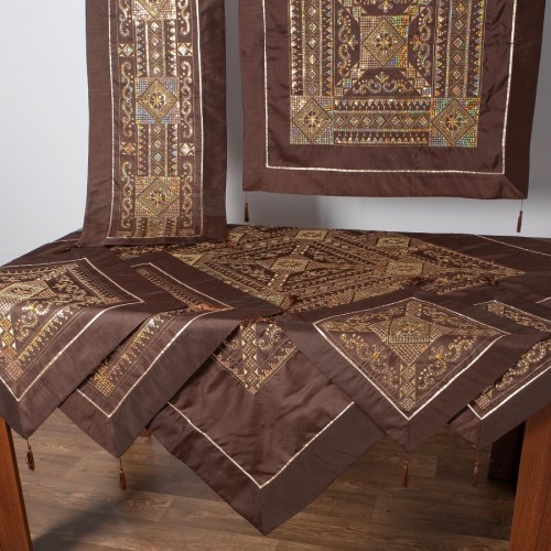 Set of 7 pieces (85cm x 85cm, 40cm x 110cm, 130cm x 130cm, 2x45cm x 45cm, 2x55cm x 55cm) 703 XN-48 Brown