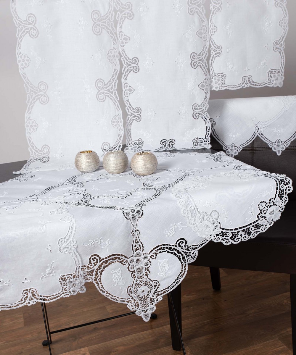 Towel (45cm x 45cm) with Brussels lace 501 white